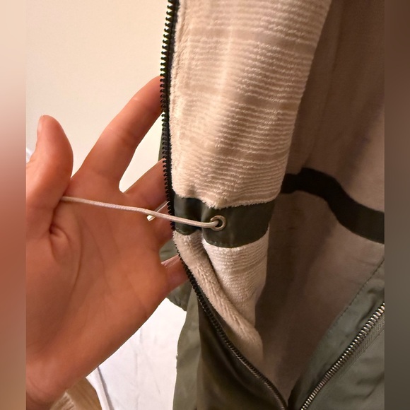 Free Country Hooded Parka with a Faux Fur Lining | Size M - Picture 4 of 9